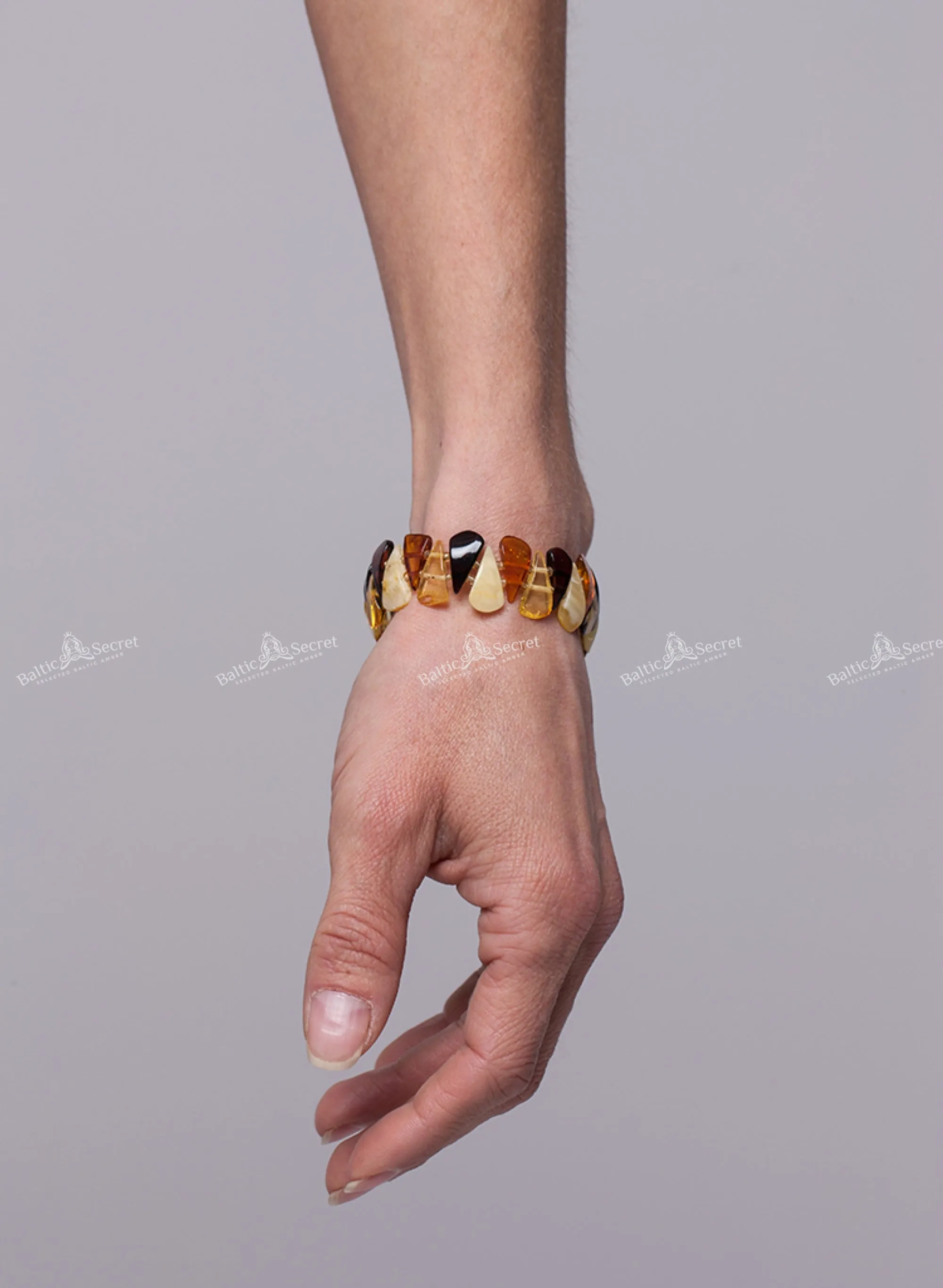 BALTIC AMBER BRACELET - FOR A DECIDEDLY UNIQUE STYLE