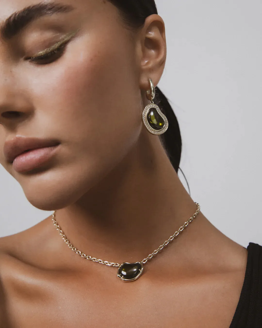 Bean Gemstone Chain Choker - ONYX 18KT GOLD PLAITING
