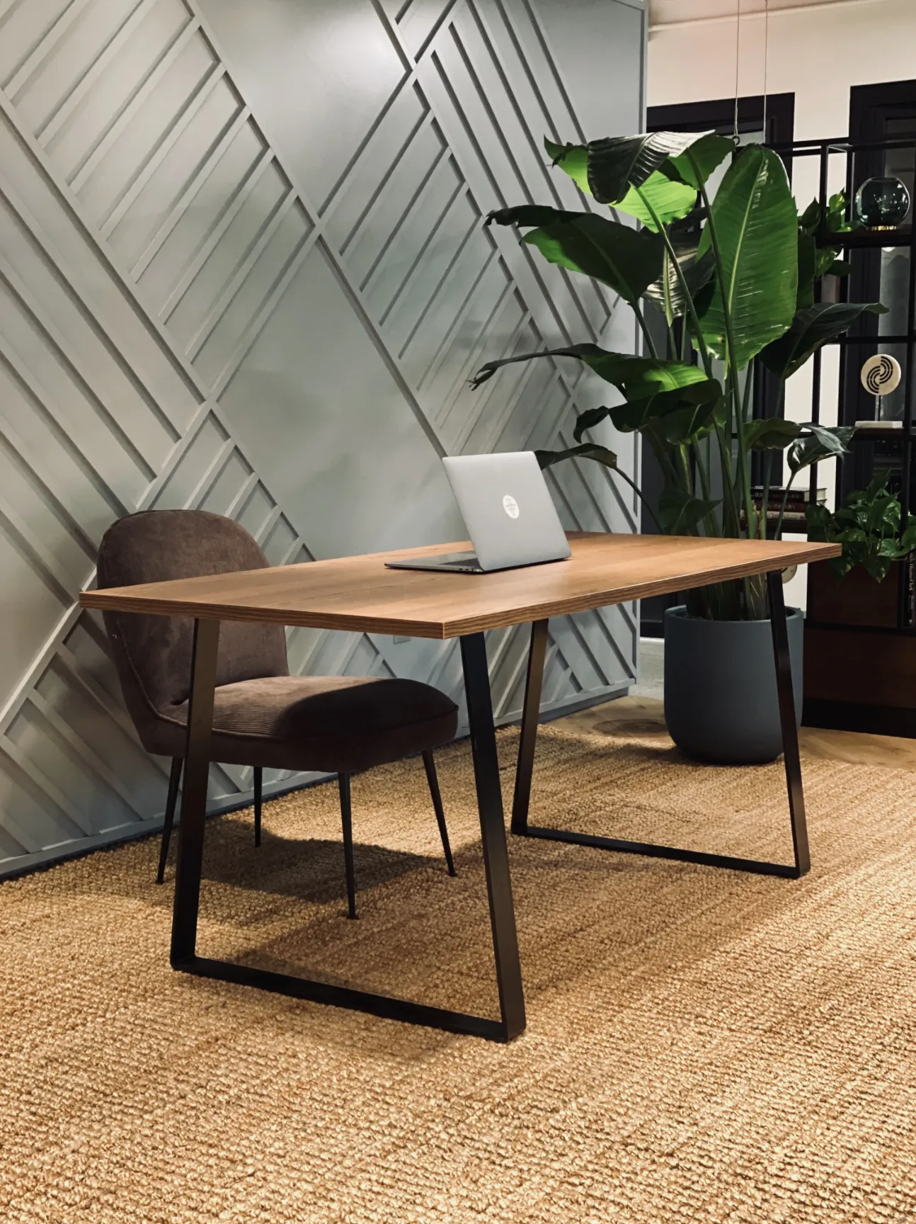 Bell Shape Metal Table & Bench Leg - (Heavy Duty 0.375" Metal)