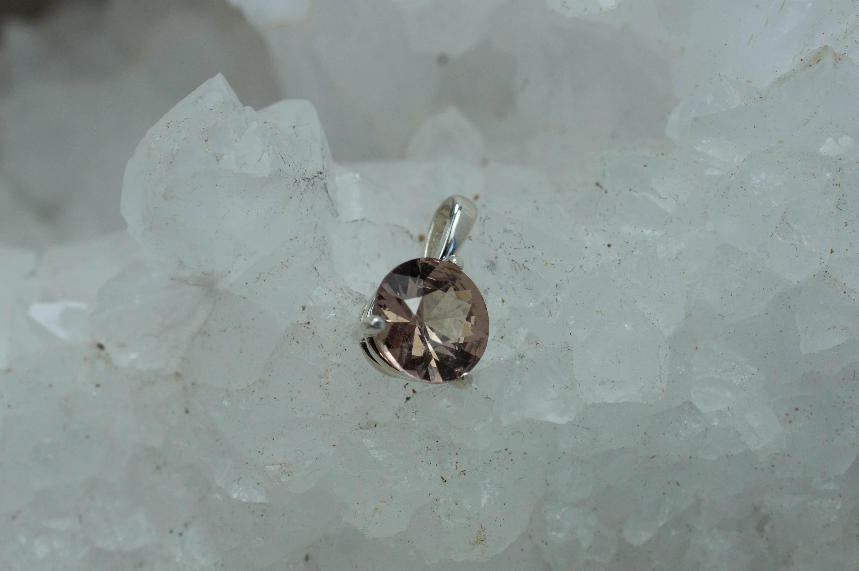 Dragon Garnet Pendant; Natural Untreated Tanzania Fluorescent Garnet; 1.420cts