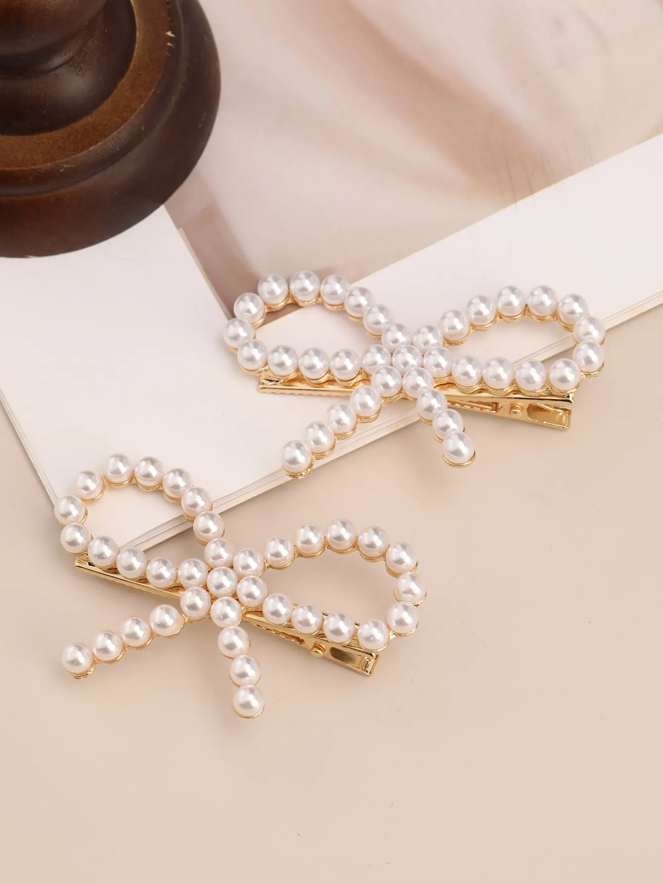 Fashionable Pearl And Bow Detail Side Clip Hairpin 2 Pieces for Women Barrette