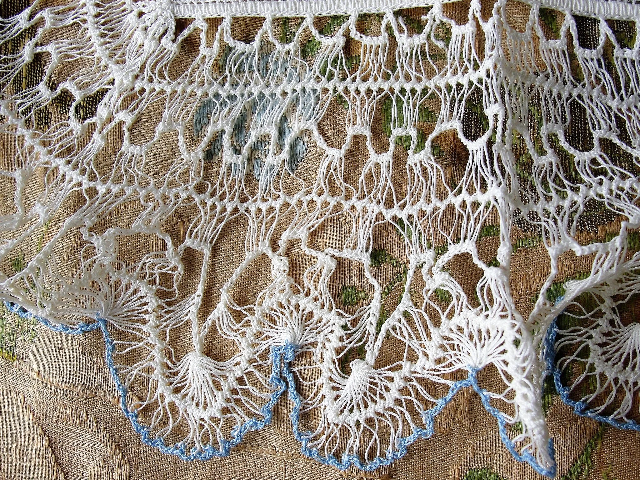 GORGEOUS Antique Hanky, Linen and Hairpin Lace Edge Fancy Bridal Handkerchief, White and Blue Lace Hankie, Collectible Lace Hankies