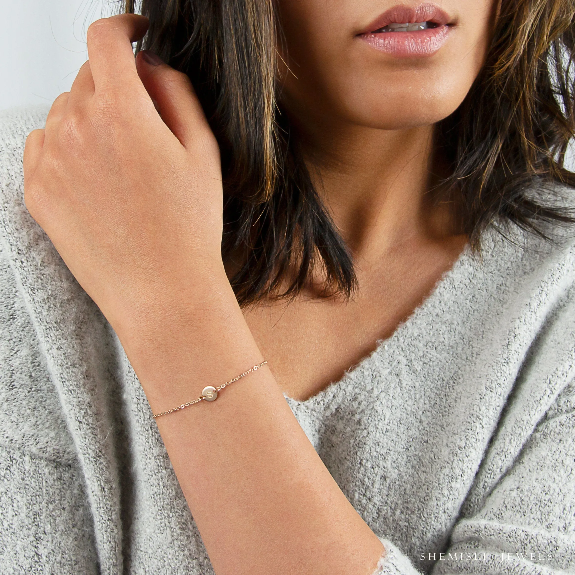 Tiny disc Bracelet, Small Tag Alphabet Jewelry, Minimalist Initial Bracelet With One Letter, Unisex, Gold Filled, Silver • BDh6