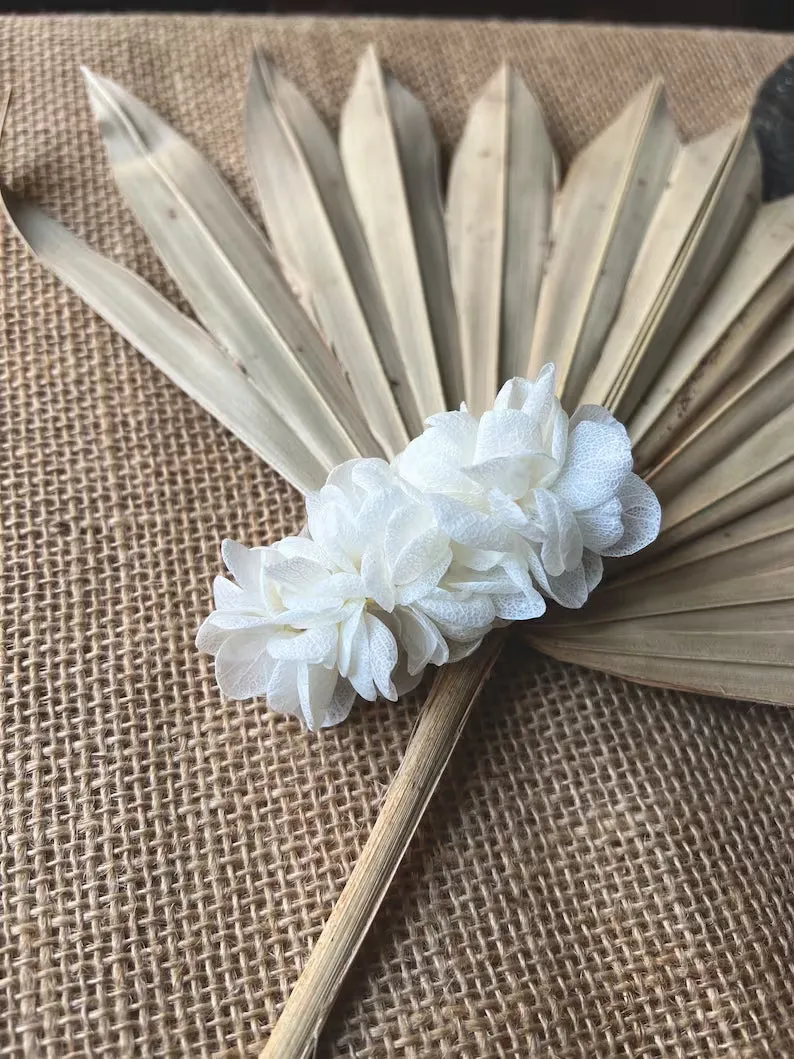 White Flower Barrette, Boho Bridal Headpiece, Preserved Hydrangea, Bohemian Wedding Accessories, Stabilised Flower Headband, Bride Headpiece