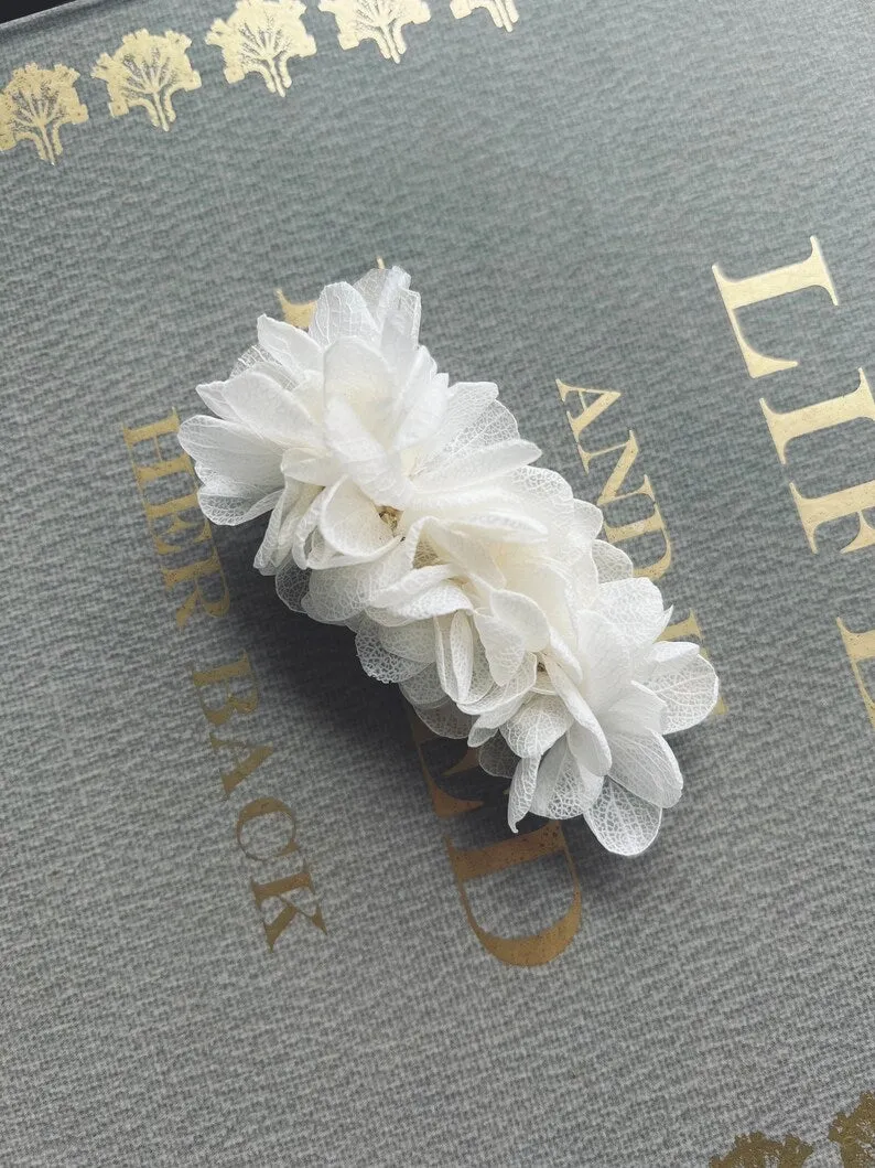 White Flower Barrette, Boho Bridal Headpiece, Preserved Hydrangea, Bohemian Wedding Accessories, Stabilised Flower Headband, Bride Headpiece