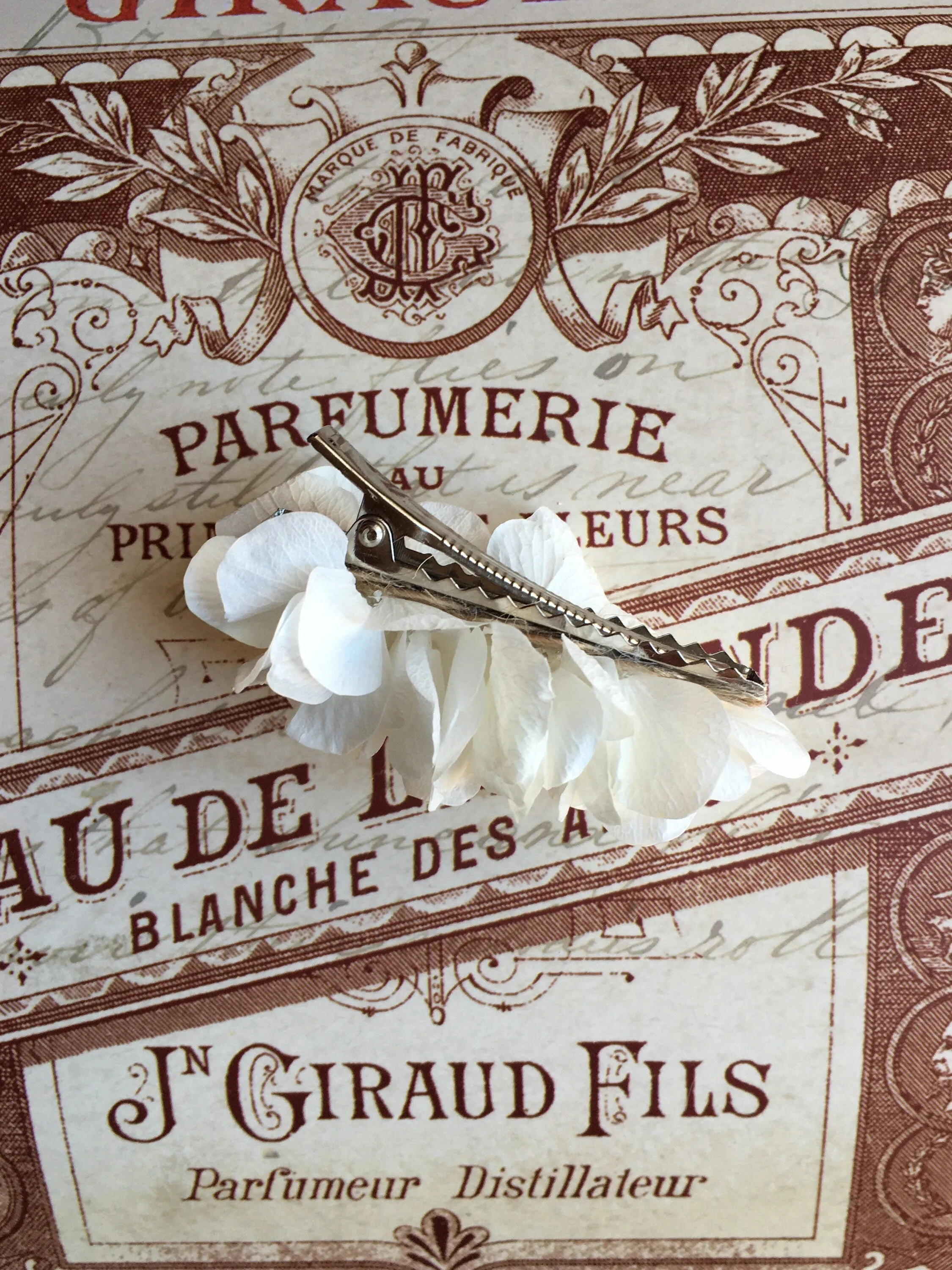 White Flower Barrette, Boho Bridal Headpiece, Preserved Hydrangea, Bohemian Wedding Accessories, Stabilised Flower Headband, Bride Headpiece
